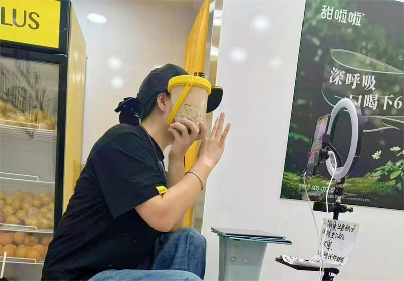 從抖音小白到直播達(dá)人，甜啦啦95后加盟商的逆襲之路
